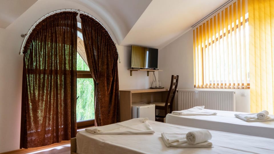 Califarul Alb Bed and Breakfast in Romania