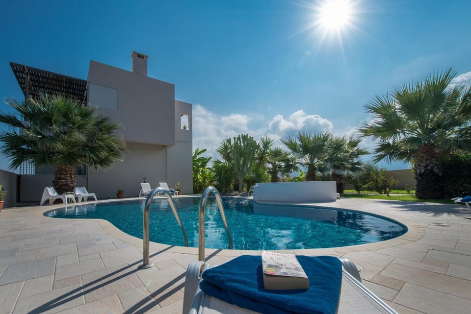 Property building, Other, Swimming pool, furniture, sunbed