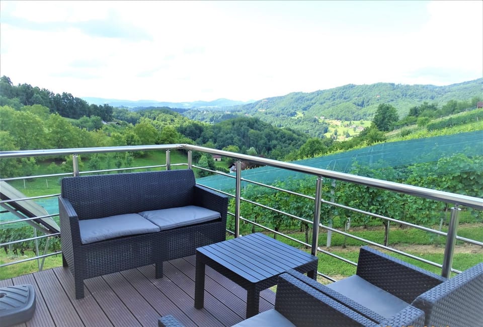 Apartments Laura FARM STAY Apartment in Slovenia