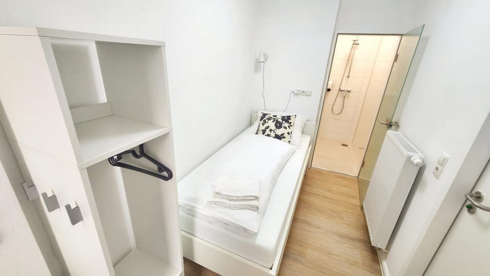 Bed, Bedroom, towels, wardrobe