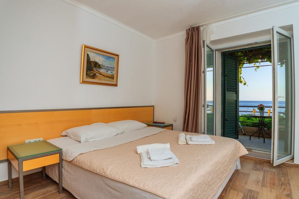 Bed, Balcony/Terrace, Bedroom, Sea view