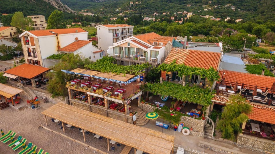 Restaurant/places to eat, Bird's eye view, Beach