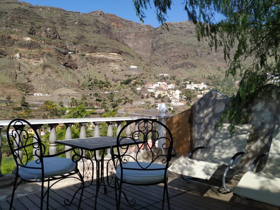 Balcony/Terrace, Mountain view