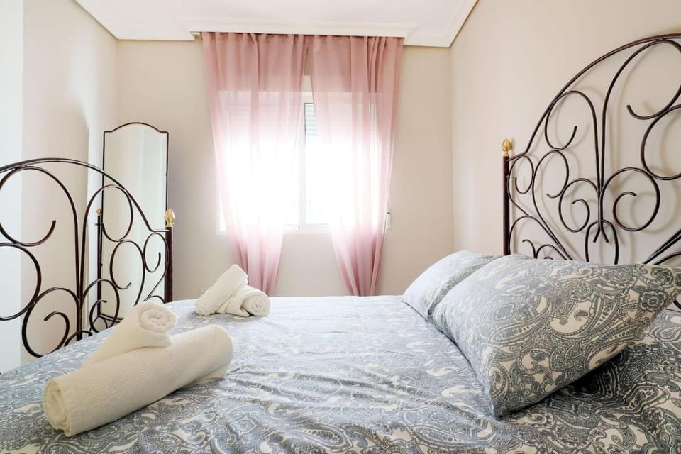 Bed, Bedroom, Sunrise, towels