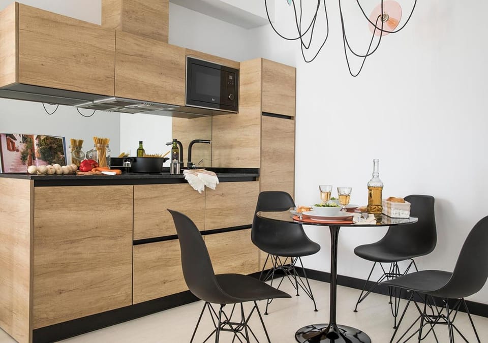 Kitchen or kitchenette, Photo of the whole room, Dining area