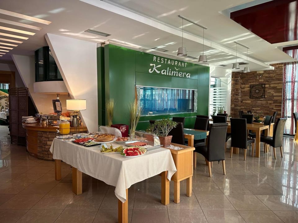 Restaurant/places to eat, Banquet/Function facilities, Breakfast, Continental breakfast