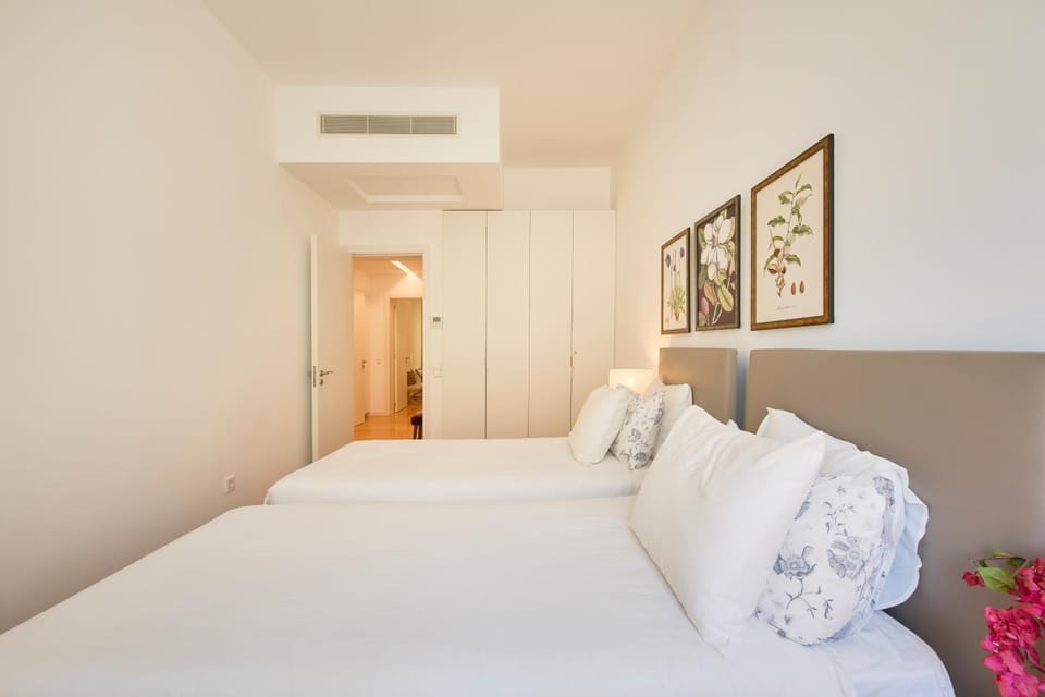 Bed, Photo of the whole room, Bedroom, internet, wardrobe, air conditioner