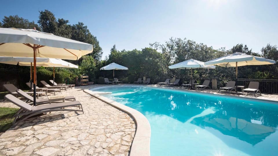 Swimming pool, sunbed