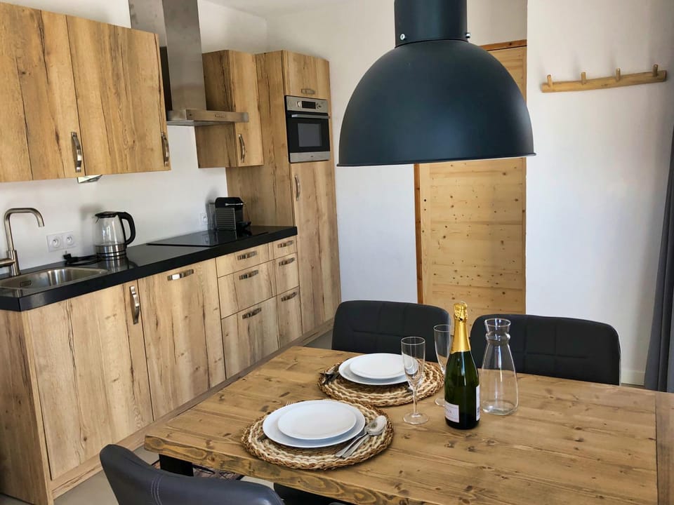 Coffee/tea facilities, Kitchen or kitchenette, Dining area, pet friendly