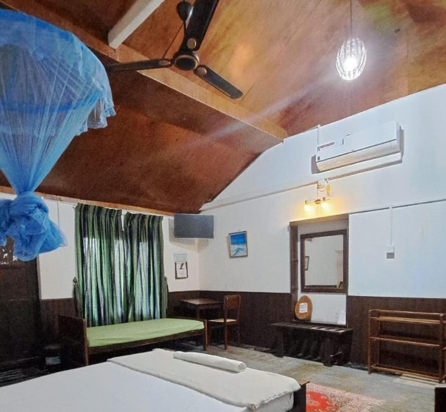 Bed, TV and multimedia, Bedroom, air conditioner