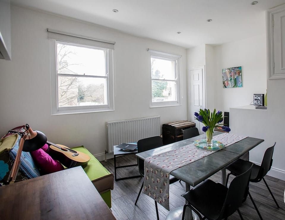 St Paul 214 Apartment in London Borough of Islington