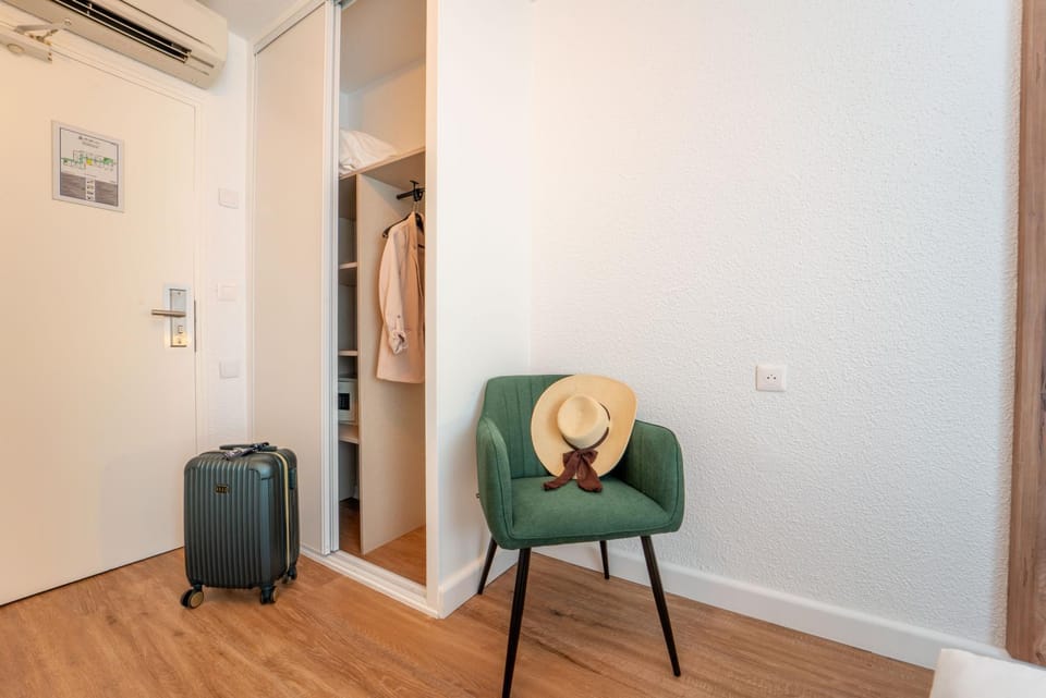 furniture, internet, wardrobe, air conditioner