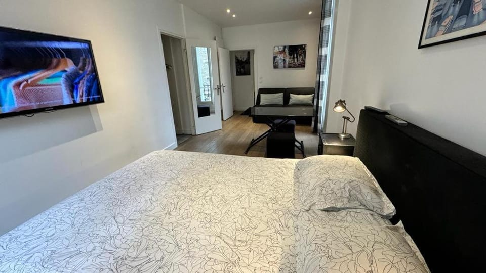 Gorgeous Paris Eiffel Tower Apartment in Paris