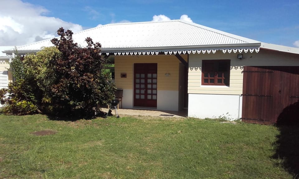 BUNGALOW DU VOYAGEUR House in Martinique