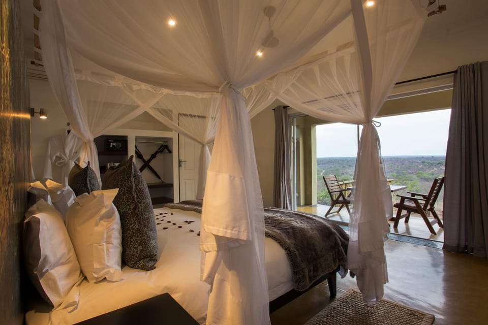 Bed, Garden view, Mountain view