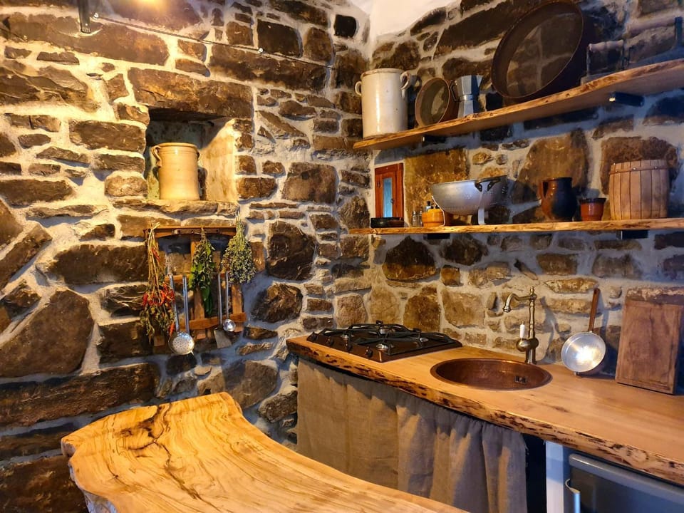 Kitchen or kitchenette, Communal kitchen