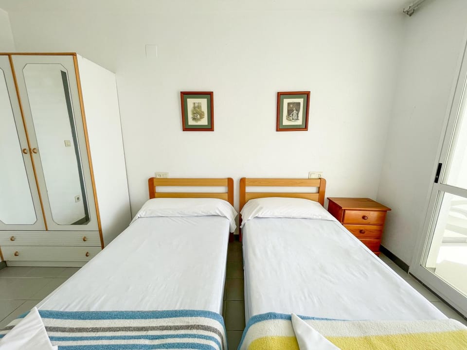 Bed, Bedroom, wardrobe