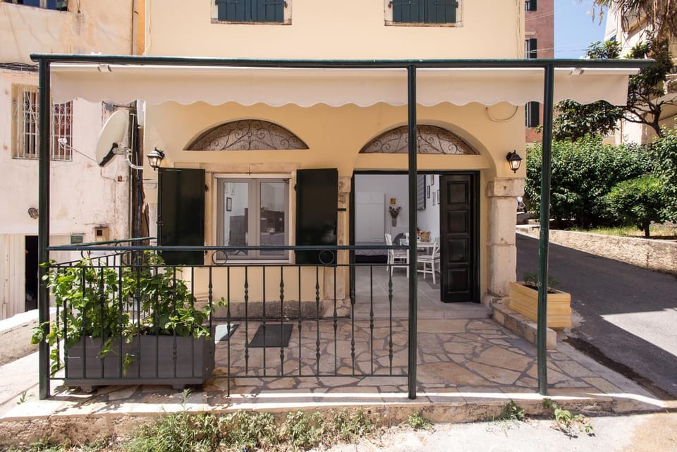 Property building, Facade/entrance