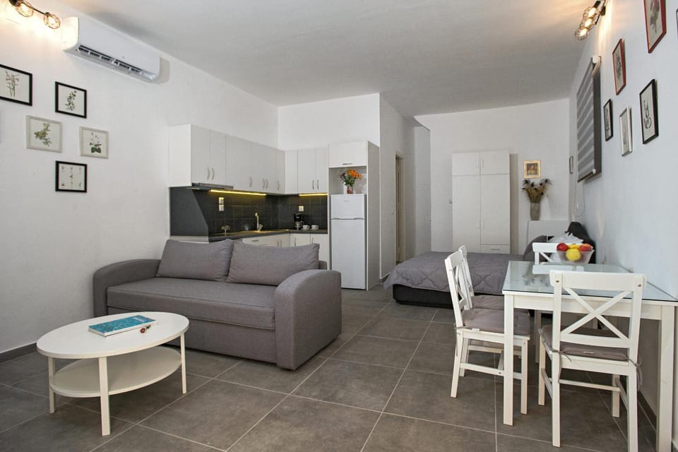 Living room, Photo of the whole room, Dining area
