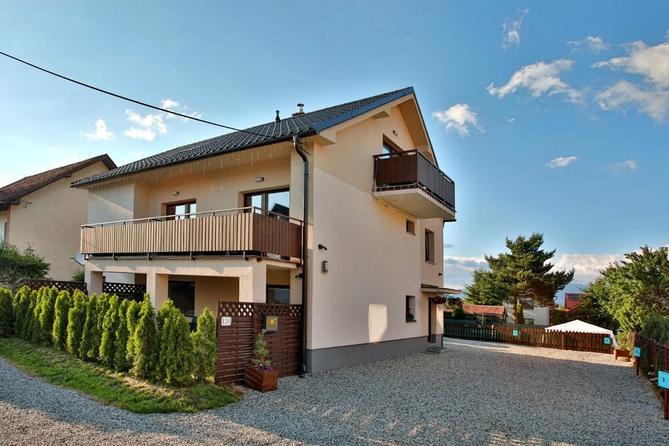 Property building, Facade/entrance, Off site