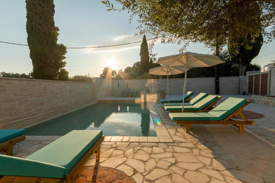 Day, Pool view, Swimming pool, sunbed
