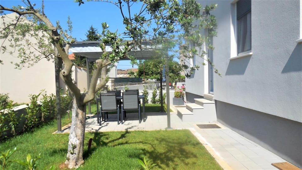 Patio, Facade/entrance, Garden, Garden view