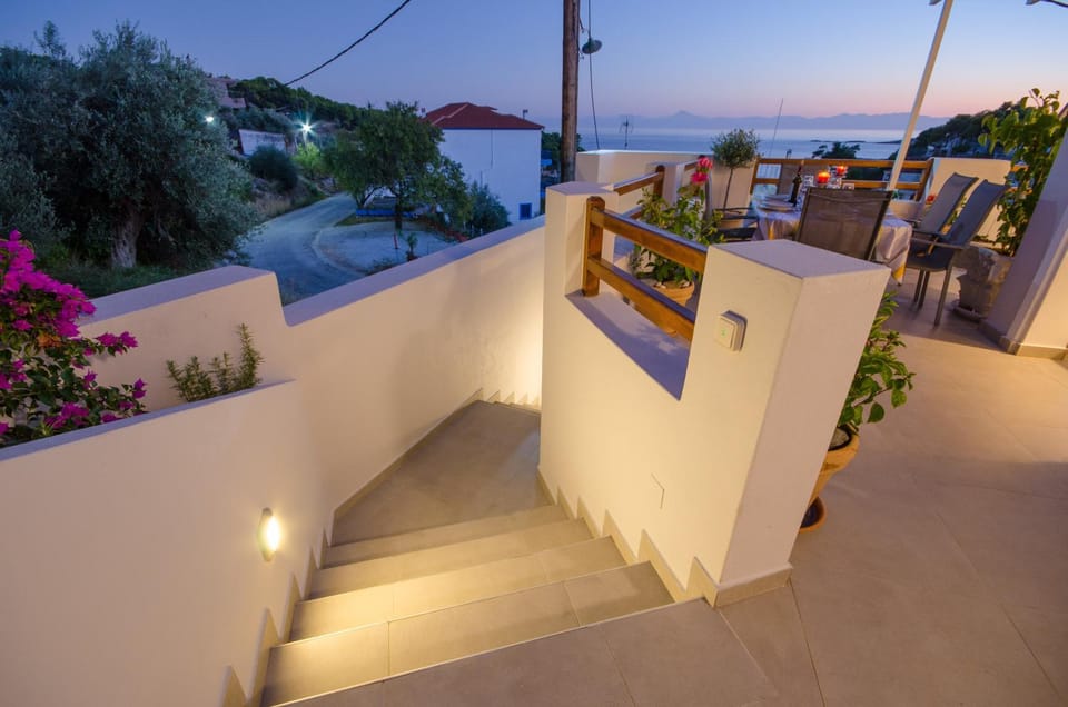 View (from property/room), Balcony/Terrace, acessibility