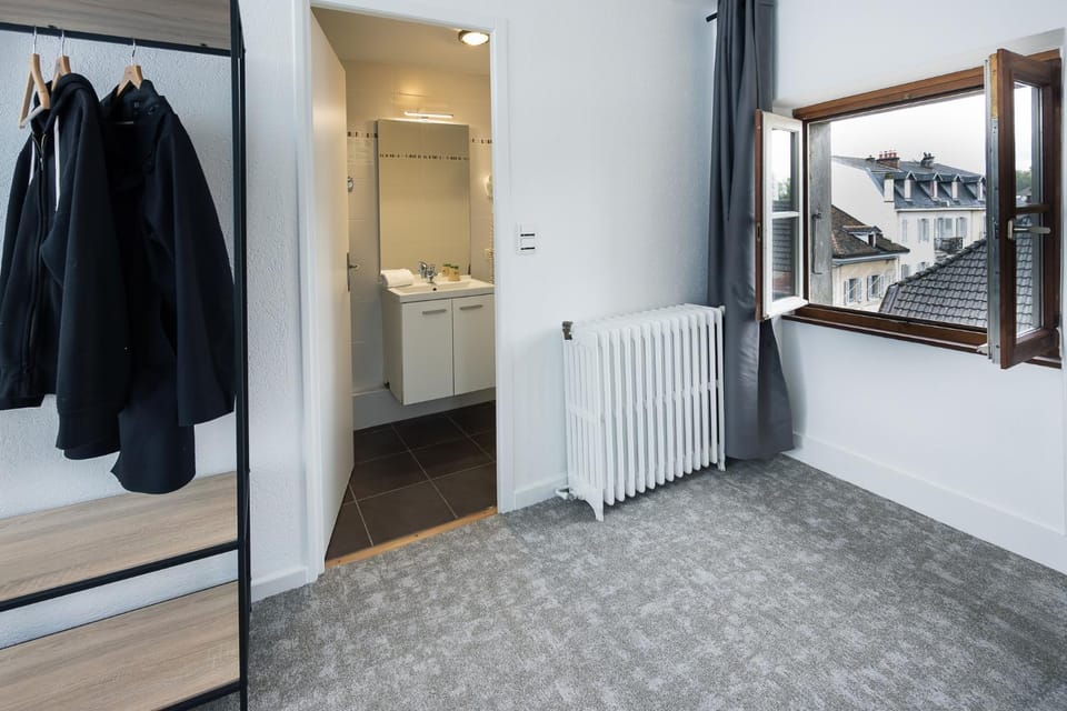 Property building, Bathroom, Decorative detail, City view