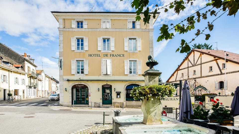 Property building, Restaurant/places to eat