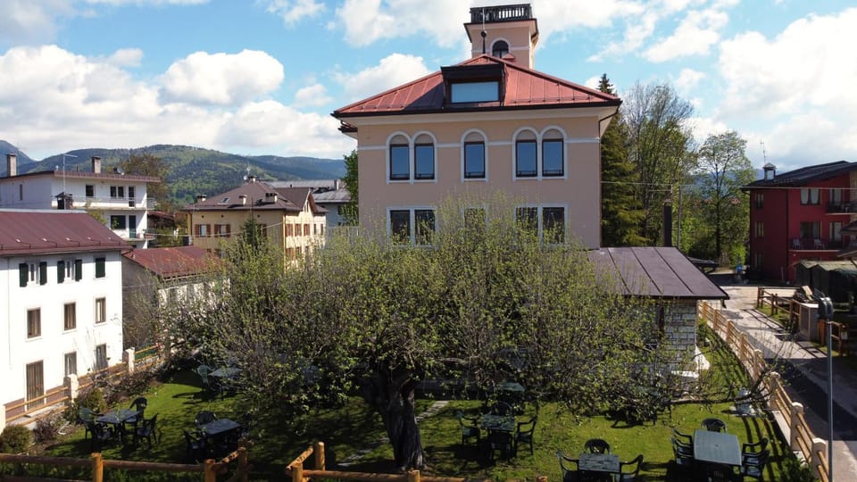 Nearby landmark, Garden view