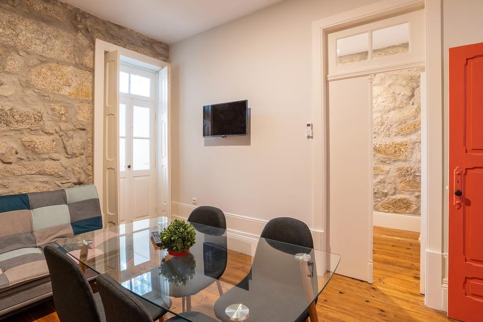 Communal lounge/ TV room, TV and multimedia, Living room, Seating area, Dining area