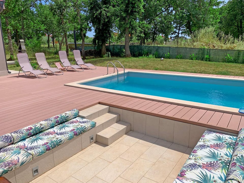 Property building, Swimming pool