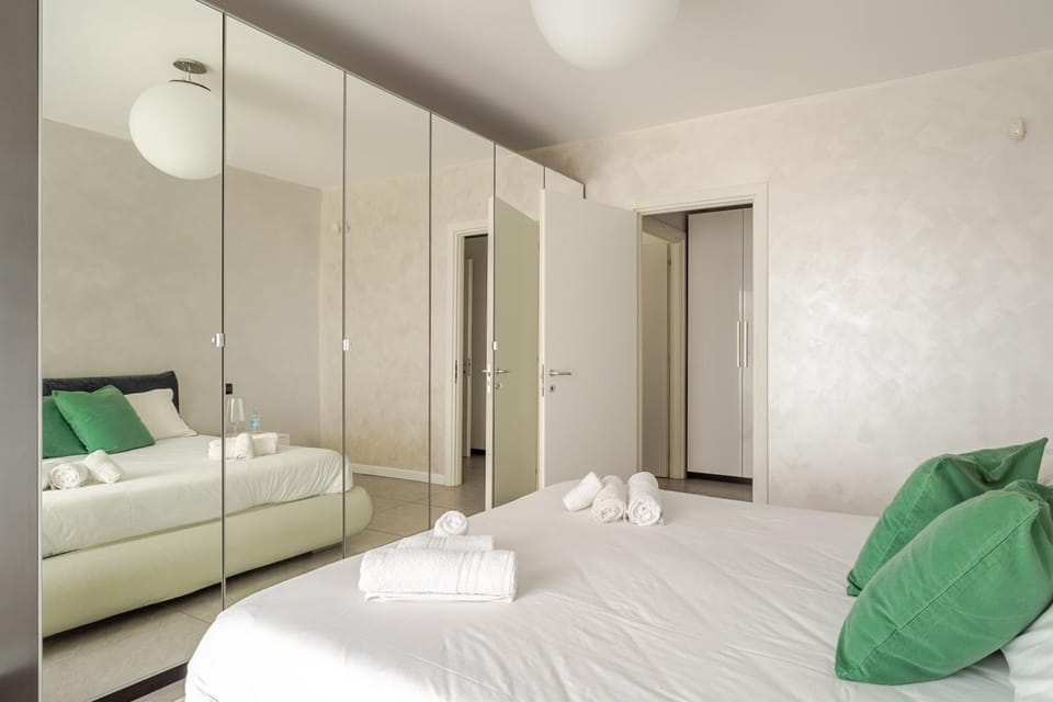 Bed, Photo of the whole room, Bedroom, towels, wardrobe
