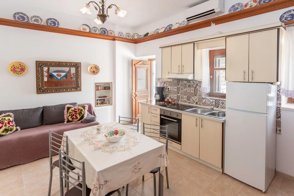 Kitchen or kitchenette, Living room