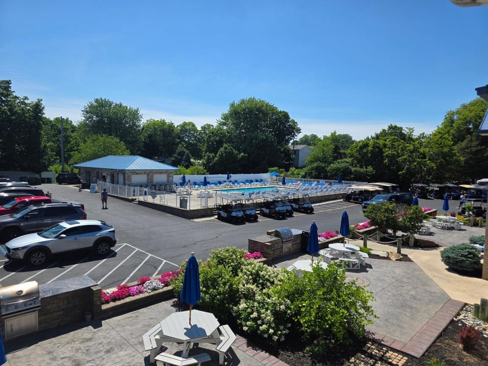 Put-in-Bay Poolview Condo #2 House in South Bass Island