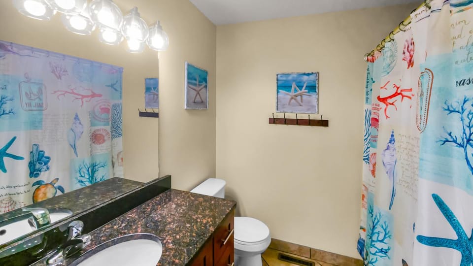 Put-in-Bay Poolview Condo #2 House in South Bass Island