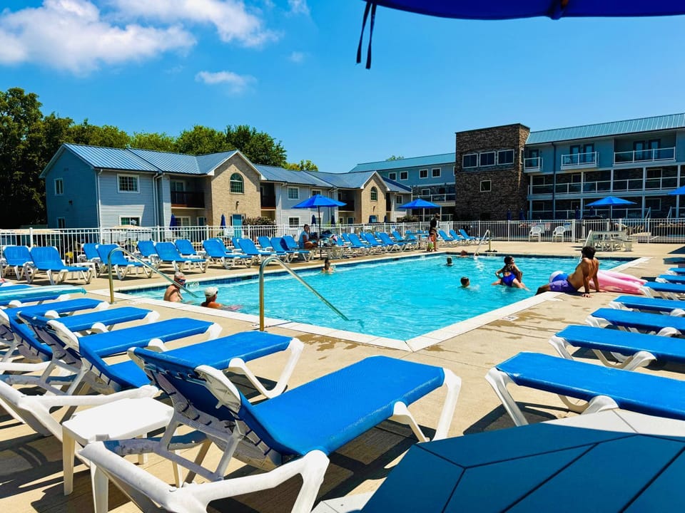 Put-in-Bay Poolview Condo #2 House in South Bass Island