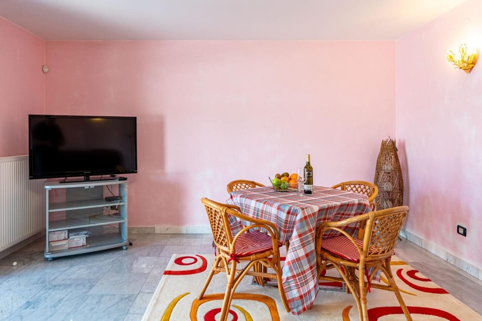 TV and multimedia, Dining area