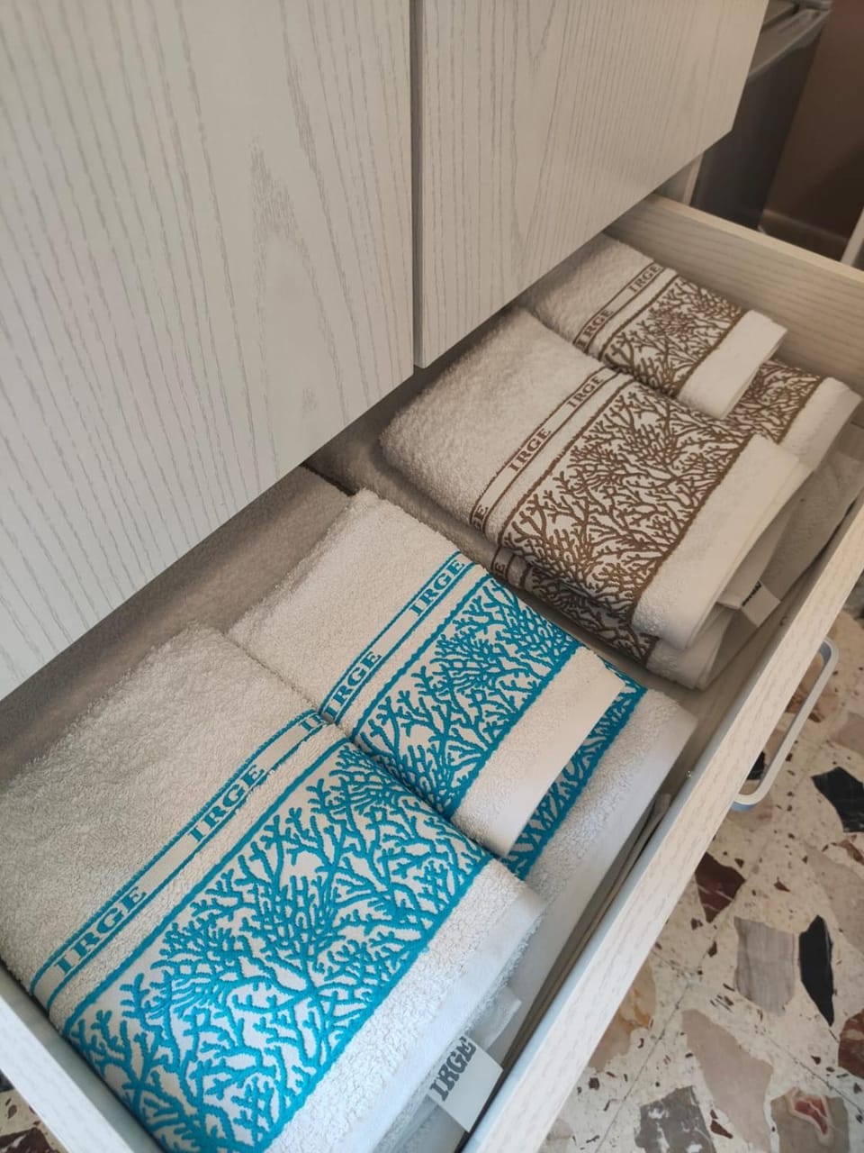towels, wardrobe