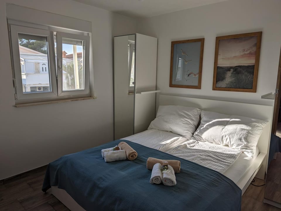 Bed, Photo of the whole room, Bedroom, towels, wardrobe