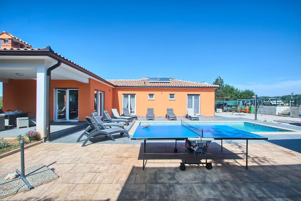 Property building, Day, Table tennis, Swimming pool, sunbed