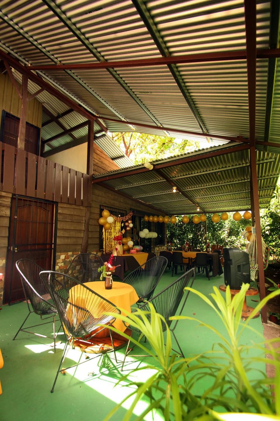 Balcony/Terrace, Entertainment