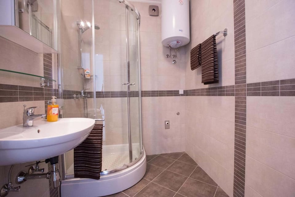 Shower, Toilet, Spring, Day, Bathroom