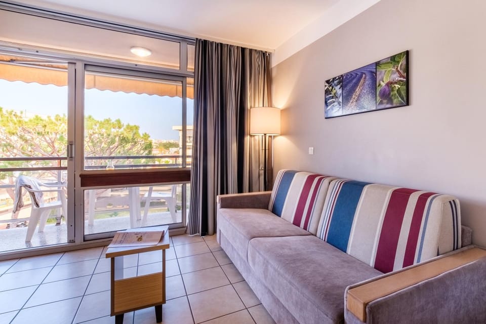 Patio, View (from property/room), Balcony/Terrace, Living room, Seating area, Dining area