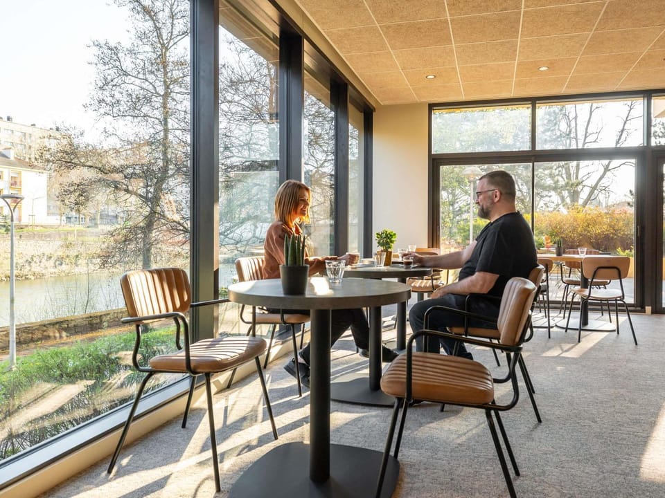Restaurant/places to eat, View (from property/room), Food and drinks