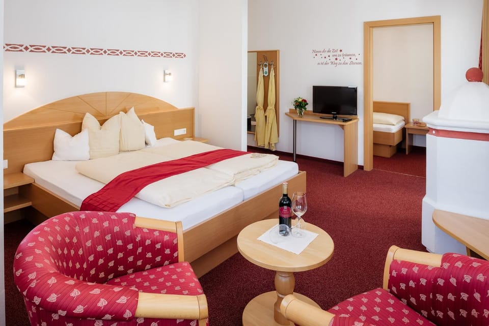 Bed, Seating area, Bedroom
