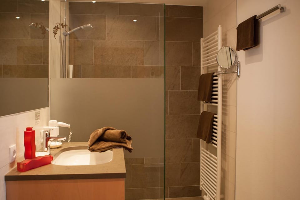 Bathroom, Photo of the whole room