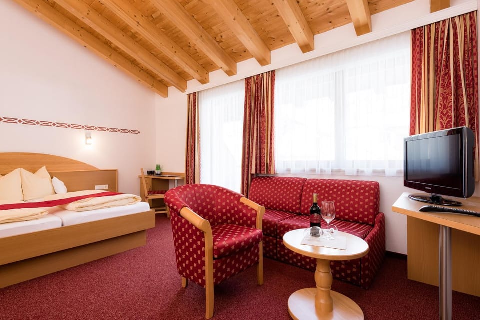 Seating area, Bedroom