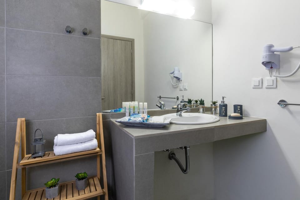 Shower, Bathroom, towels