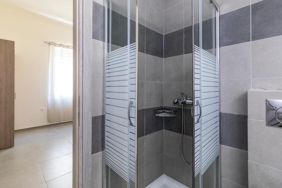 Shower, Bathroom, towels